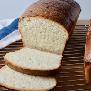 The Iowa Housewife: Simple White Bread